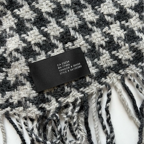 Classic Black and Grey Houndstooth Wrap with Fringe club Monico - Picture 2 of 5